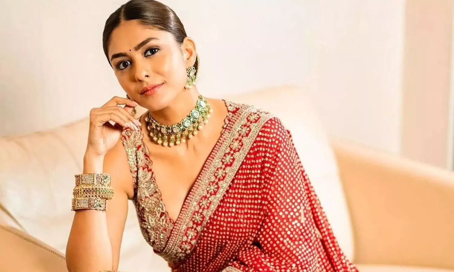 Mrunal Thakur: నెటిజన్‌పై మృణాల్ ఆగ్రహం.. అసలేం జరిగిందంటే..