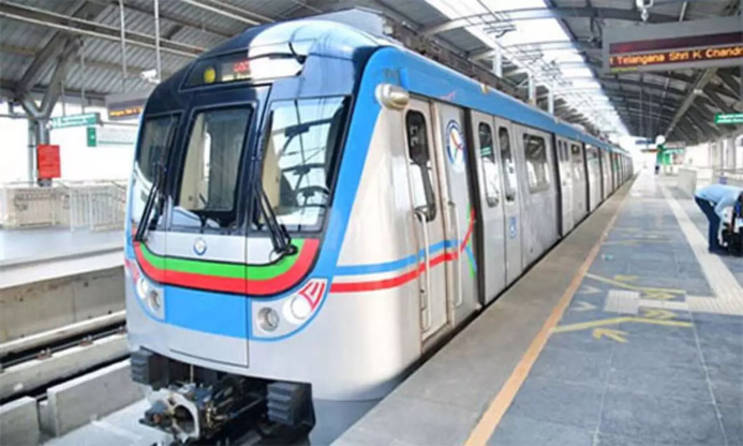 Hyderabad Metro Train Stopped Due To Technical Issue