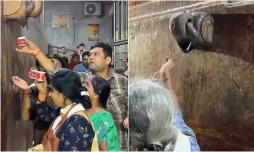 Viral News People are drinking AC Water Thinking it is Charanamrit From the feet of God Viral News People are drinking AC Water Thinking it is Charanamrit From the feet of God