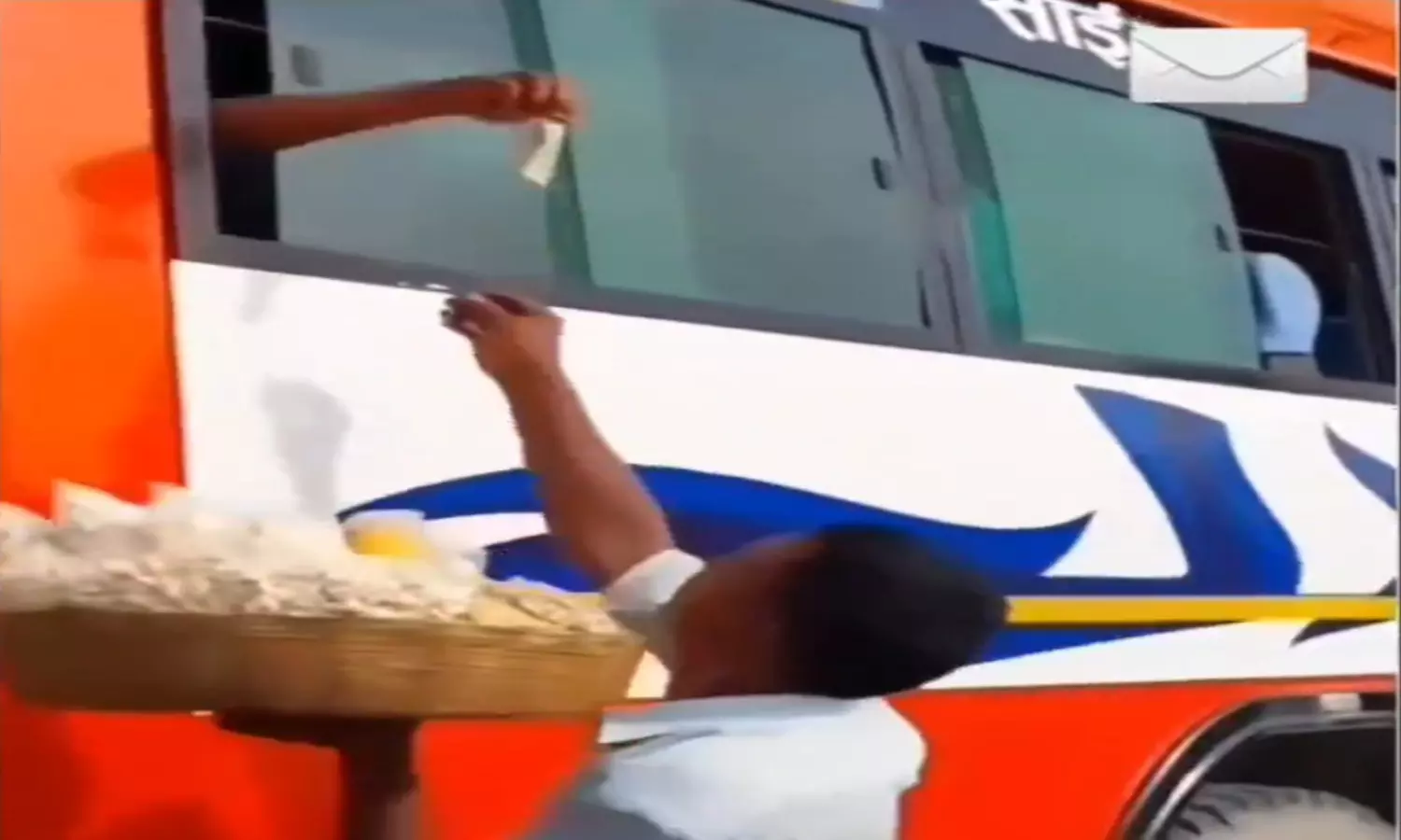 Bus Driver Warns Passengers for Making fun With Street Vendors