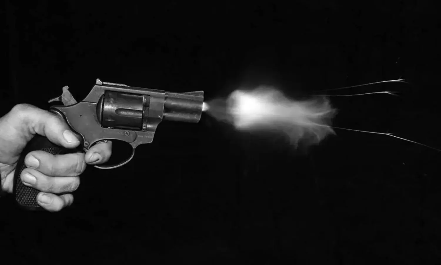 Lover Shoots Girlfriends Father: లవర్‌ని కలవకుండా చేశాడని అమ్మాయి తండ్రిని తుపాకీ తీసుకుని..