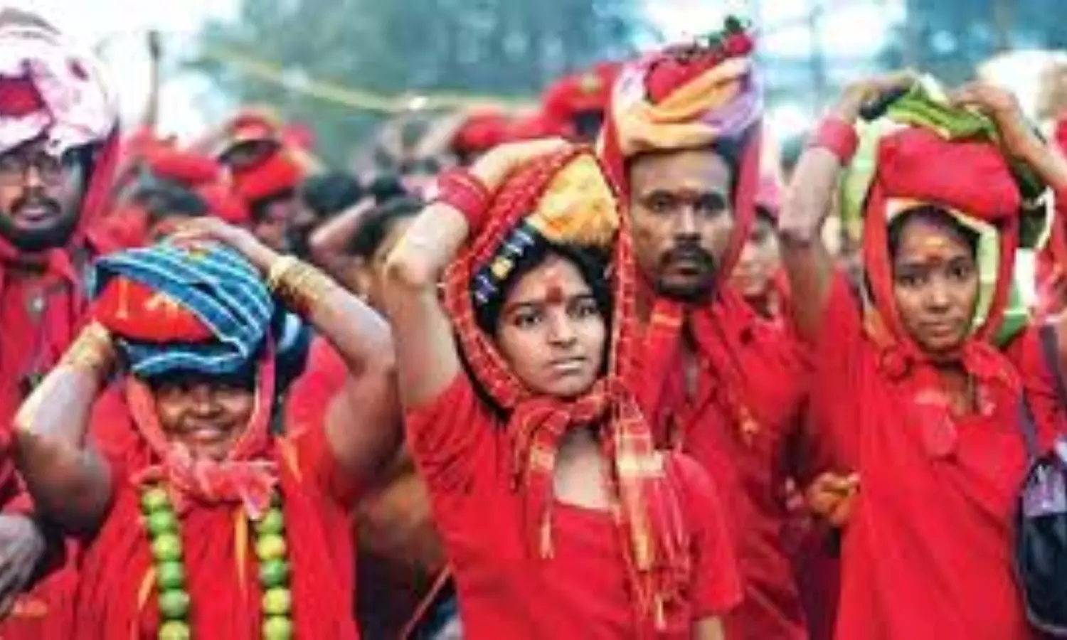 Bhavani Deekshalu: నేటి నుంచి భవానీ దీక్షాధారణలు ప్రారంభం..45ఏళ్ల క్రితం ప్రారంభమైన భవానీ దీక్షలు Bhavani Deekshalu: నేటి నుంచి భవానీ దీక్షాధారణలు ప్రారంభం..45ఏళ్ల క్రితం ప్రారంభమైన భవానీ దీక్షలు