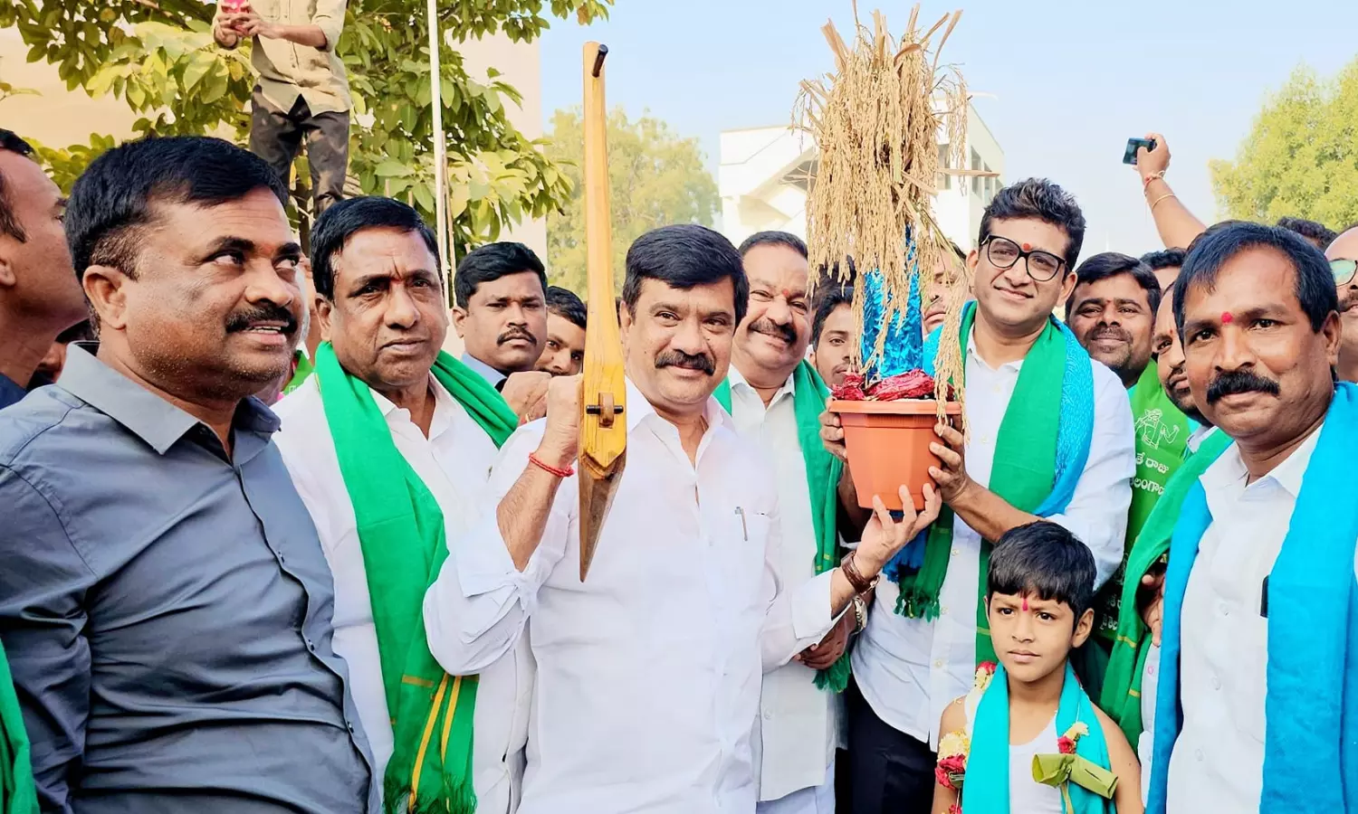 Rythu Padayatra: రైతులకిచ్చిన హామీలు నెరవేర్చాల్సిందే.. రైతు పాదయాత్ర ప్రారంభించిన ఎమ్మెల్యే సంజయ్‌