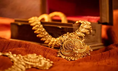 Gold Rate Today: బంగారం ముట్టుకుంటే షాకే..99వేలకు తులం బంగారం ధర