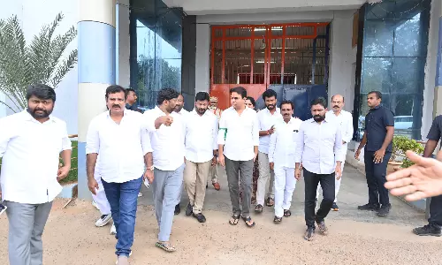నిన్ను వదలం: రేవంత్ కు కేటీఆర్ వార్నింగ్ నిన్ను వదలం: రేవంత్ కు కేటీఆర్ వార్నింగ్
