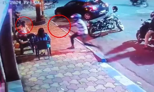 Murder Attempt: కౌన్సిలర్పై తుపాకీతో హత్యాయత్నం.. షూటర్ను ఛేజ్ చేసి పట్టుకున్న కౌన్సిలర్ Murder Attempt: కౌన్సిలర్పై తుపాకీతో హత్యాయత్నం.. షూటర్ను ఛేజ్ చేసి పట్టుకున్న కౌన్సిలర్