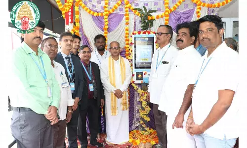 Tirumala Canara Bank Kiosk Donations: తిరుమల శ్రీవారికి కెనరా బ్యాంక్ ఎంత విరాళం ఇచ్చిందో తెలిస్తే షాక్ అవ్వడం ఖాయం Tirumala Canara Bank Kiosk Donations: తిరుమల శ్రీవారికి కెనరా బ్యాంక్ ఎంత విరాళం ఇచ్చిందో తెలిస్తే షాక్ అవ్వడం ఖాయం