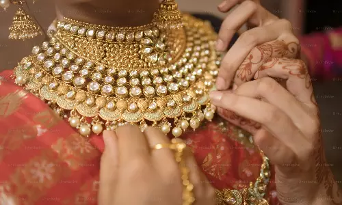 Gold Rates Today: పసిడి ప్రియులకు షాకింగ్ న్యూస్..భారీగా పెరిగిన బంగారం, వెండి ధరలు..తులంపై ఎంత పెరిగిందంటే?