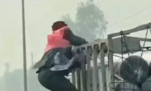 మెడలో కరెన్సీ మాలను లాక్కెళ్లిన ట్రక్ డ్రైవర్.. సినీ ఫక్కీలో రిస్క్ చేసిన వరుడు