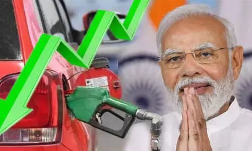 Petrol Diesel Price Drop: వాహనదారులకు గుడ్ న్యూస్..భారీగా తగ్గనున్న పెట్రోల్, డీజీల్ ధరలు..ట్యాక్స్ తగ్గించిన కేంద్రం Petrol Diesel Price Drop: వాహనదారులకు గుడ్ న్యూస్..భారీగా తగ్గనున్న పెట్రోల్, డీజీల్ ధరలు..ట్యాక్స్ తగ్గించిన కేంద్రం