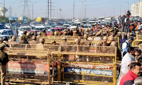 Farmers: ఢిల్లీకి రైతుల కవాతు..భారీగా మోహరించిన పోలీసులు బలగాలు Farmers: ఢిల్లీకి రైతుల కవాతు..భారీగా మోహరించిన పోలీసులు బలగాలు