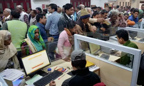 Bank Timings: బ్యాంకు ఖాతాదారులకు బిగ్ అలర్ట్..కొత్త టైమింగ్స్ ఇవే Bank Timings: బ్యాంకు ఖాతాదారులకు బిగ్ అలర్ట్..కొత్త టైమింగ్స్ ఇవే