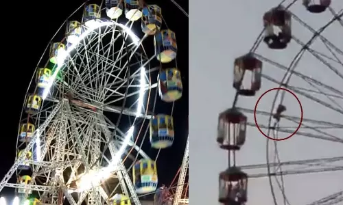 Viral video: జెయింట్ వీల్కు వేలాడిన బాలిక... వీడియో వైరల్ Viral video: జెయింట్ వీల్కు వేలాడిన బాలిక... వీడియో వైరల్