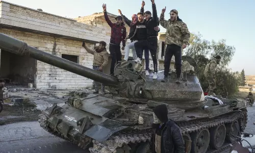 Syria Civil War: డెమాస్కస్ ను ఆక్రమించిన తిరుగుబాటుదారులు..దేశం విచిచి పారిపోయిన సిరియా అధ్యక్షుడు Syria Civil War: డెమాస్కస్ ను ఆక్రమించిన తిరుగుబాటుదారులు..దేశం విచిచి పారిపోయిన సిరియా అధ్యక్షుడు