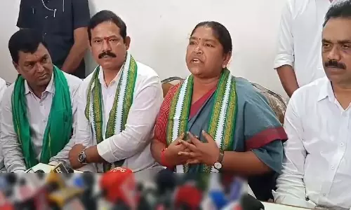 Minister Seethakka Gets Emotional Over Bandi Sanjays Comments Minister Seethakka Gets Emotional Over Bandi Sanjays Comments