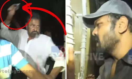 మీడియాపై మోహన్ బాబు దాడి.. ఇమేజ్ కర్టసీ టీవీ9 స్క్రీన్గ్రాబ్ మీడియాపై మోహన్ బాబు దాడి.. ఇమేజ్ కర్టసీ టీవీ9 స్క్రీన్గ్రాబ్