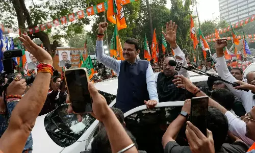 Maharashtra Cabinet: ఢిల్లీలో సీఎం దేవేంద్ర ఫడ్నవీస్.. ఏ పార్టీకి ఎన్ని శాఖలంటే.. Maharashtra Cabinet: ఢిల్లీలో సీఎం దేవేంద్ర ఫడ్నవీస్.. ఏ పార్టీకి ఎన్ని శాఖలంటే..