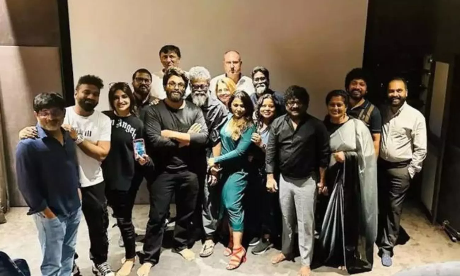 Pushpa 2: శ్రీవల్లి లేకుండా పార్టీ చేసుకున్న పుష్ప రాజ్