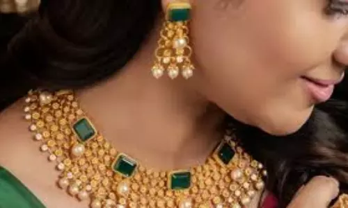 Gold Rate Today: మహిళలకు షాక్..మళ్లీ పెరిగిన బంగారం, వెండి ధరలు..తులంపై ఎంత పెరిగిందంటే? Gold Rate Today: మహిళలకు షాక్..మళ్లీ పెరిగిన బంగారం, వెండి ధరలు..తులంపై ఎంత పెరిగిందంటే?
