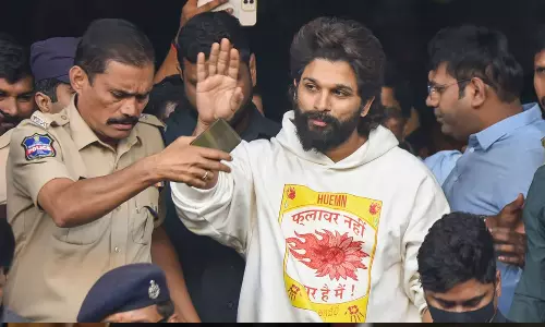 Allu Arjun: మధ్యంతర బెయిల్ మంజూరు చేసిన హైకోర్టు Allu Arjun: మధ్యంతర బెయిల్ మంజూరు చేసిన హైకోర్టు