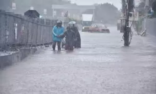 AP Rain ALERT : ఏపీకి అల్పపీడనం రూపంలో మరో గండం..తెలుగు రాష్ట్రాలకు పిడుగులతో కూడిన భారీ వర్ష సూచన AP Rain ALERT : ఏపీకి అల్పపీడనం రూపంలో మరో గండం..తెలుగు రాష్ట్రాలకు పిడుగులతో కూడిన భారీ వర్ష సూచన