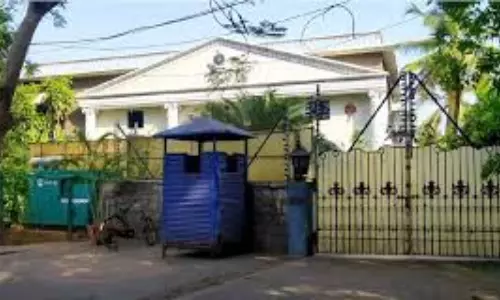 Hydeabad: సినీనటుడు బాలకృష్ణ ఇంటిపైకి బుల్డోజర్లు..సగం ఇల్లు కోల్పోనున్న జానారెడ్డి Hydeabad: సినీనటుడు బాలకృష్ణ ఇంటిపైకి బుల్డోజర్లు..సగం ఇల్లు కోల్పోనున్న జానారెడ్డి