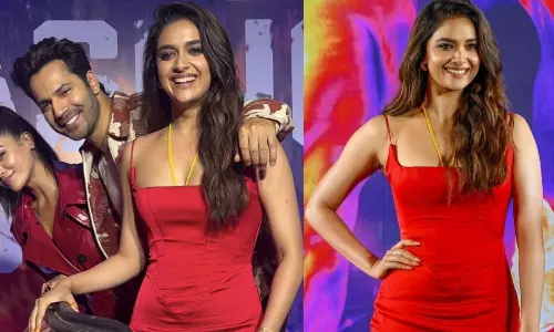 Keerthy Suresh Viral Pics: పెళ్లైన వారానికి ఈవెంట్కు.. పసుపుతాడుతో ప్రమోషన్స్లో పాల్గొన్న కీర్తి సురేష్ ఫోటోలు వైరల్ Keerthy Suresh Viral Pics: పెళ్లైన వారానికి ఈవెంట్కు.. పసుపుతాడుతో ప్రమోషన్స్లో పాల్గొన్న కీర్తి సురేష్ ఫోటోలు వైరల్