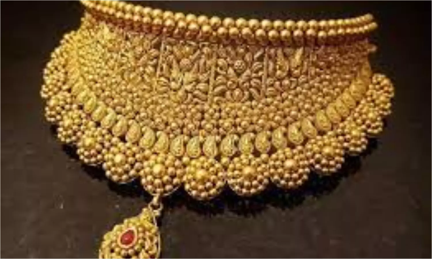 Gold Rate Today: స్వల్పంగా తగ్గిన పసిడి ధర..నేటి ధరలు ఇవే