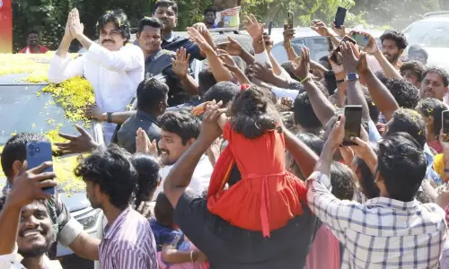 Pawan Kalyan News: పవన్ కళ్యాణ్ పర్యటనలో అపశృతి Pawan Kalyan News: పవన్ కళ్యాణ్ పర్యటనలో అపశృతి