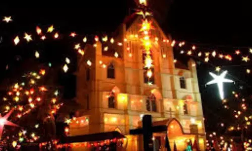 Christmas Celebrations in Telangana: రాష్ట్రవ్యాప్తంగా ఘనంగా క్రిస్మస్ వేడుకలు..క్రైస్తవులకు శుభాకాంక్షలు తెలిపిన గవర్నర్, ముఖ్యమంత్రి Christmas Celebrations in Telangana: రాష్ట్రవ్యాప్తంగా ఘనంగా క్రిస్మస్ వేడుకలు..క్రైస్తవులకు శుభాకాంక్షలు తెలిపిన గవర్నర్, ముఖ్యమంత్రి