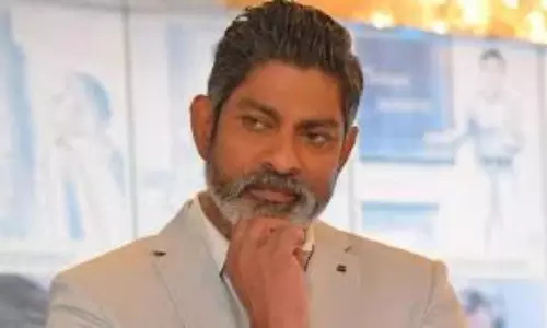 Jagapathi Babu: స్ట్రీట్ ఫుడ్ తింటూ ఎంజాయ్ చేసిన హీరో జగపతి బాబు..వీడియో వైరల్ Jagapathi Babu: స్ట్రీట్ ఫుడ్ తింటూ ఎంజాయ్ చేసిన హీరో జగపతి బాబు..వీడియో వైరల్