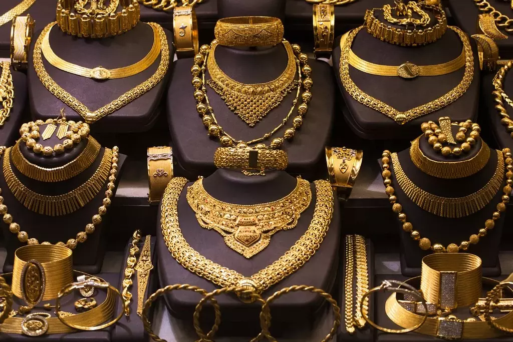 Gold Rate Today: మహిళలకు శుభవార్త.. బంగారం, వెండి ధరలు తగ్గాయి