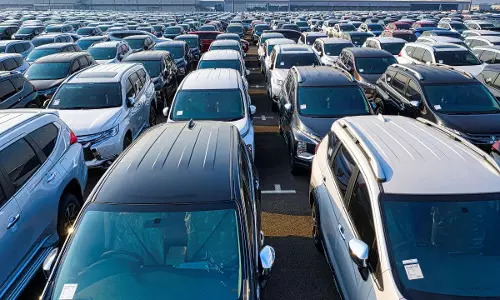 Luxury car sales in India : 2024లో రికార్డు బద్ధలు కొట్టిన లగ్జరీ కార్ల విక్రయాలు.. ప్రతి గంటకు ఎన్ని కార్లు అమ్ముడుబోయాయంటే ?