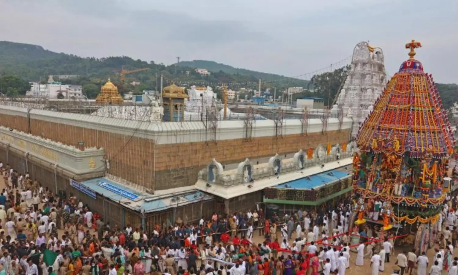 New Year-Temples: కొత్త సంవత్సరం వేళ..ఆలయాల్లో ప్రత్యేక పూజలు..తిరుమలకు పోటెత్తిన భక్తులు