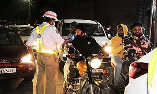 Hyderabad: హైదరాబాద్ కమిషనరేట్ పరిధిలో భారీగా నమోదైన డ్రంక్ అండ్ డ్రైవ్ కేసులు Hyderabad: హైదరాబాద్ కమిషనరేట్ పరిధిలో భారీగా నమోదైన డ్రంక్ అండ్ డ్రైవ్ కేసులు