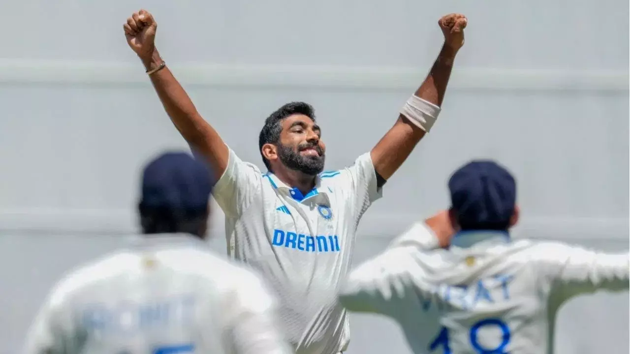 Jasprit Bumrah: చరిత్ర సృష్టించిన  జస్ప్రీత్ బుమ్రా.. తొలి బౌలర్‌గా రికార్డు!