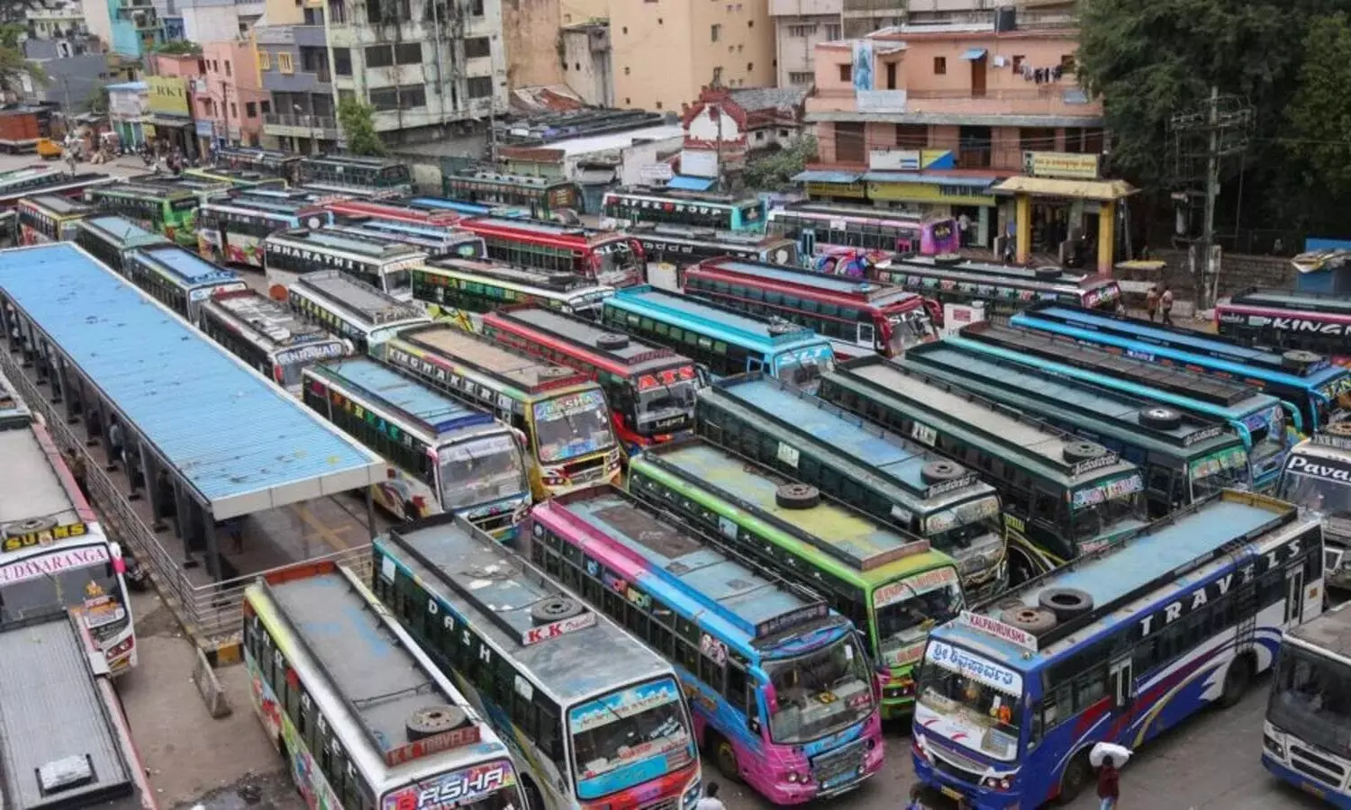 Hikes Bus Fare: కర్నాటకలో 15శాతం పెరిగిన బస్సు టికెట్ ఛార్జీలు..ఫ్రీ బస్ ఎఫెక్టేనా?