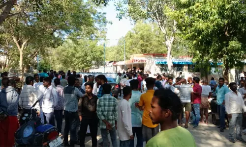 యాదాద్రి భువనగిరి జిల్లా ఎక్స్ ఫ్లోజివ్స్ ఫ్యాక్టరీలో పేలుడు: ఒకరి మృతి, ఎనిమిది మందికి గాయాలు యాదాద్రి భువనగిరి జిల్లా ఎక్స్ ఫ్లోజివ్స్ ఫ్యాక్టరీలో పేలుడు: ఒకరి మృతి, ఎనిమిది మందికి గాయాలు