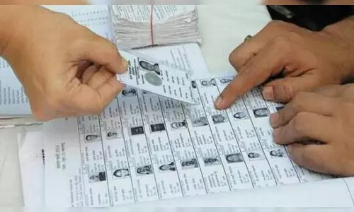 Telangana voters list: తెలంగాణలో 3.35 కోట్ల ఓటర్లు.. జాబితా విడుదల చేసిన ఎన్నికల సంఘం Telangana voters list: తెలంగాణలో 3.35 కోట్ల ఓటర్లు.. జాబితా విడుదల చేసిన ఎన్నికల సంఘం