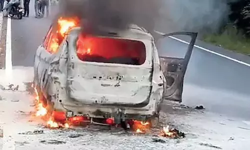 Lovers Commit Suicide in Ghatkesar Lovers Commit Suicide in Ghatkesar