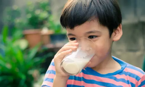 Health: పాలు ఆరోగ్యానికి మంచిదని ఎక్కువగా తాగుతున్నారా? ఏమవుతుందో తెలుసా? Health: పాలు ఆరోగ్యానికి మంచిదని ఎక్కువగా తాగుతున్నారా? ఏమవుతుందో తెలుసా?