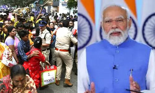 PM MODI: తిరుమల ఘటనపై ప్రధాని మోదీ తీవ్ర దిగ్భ్రాంతి.. నేడు తిరుపతికి చంద్రబాబు PM MODI: తిరుమల ఘటనపై ప్రధాని మోదీ తీవ్ర దిగ్భ్రాంతి.. నేడు తిరుపతికి చంద్రబాబు