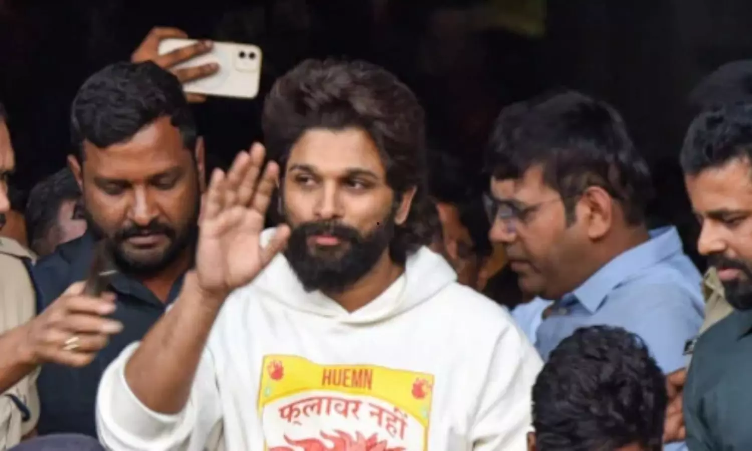 Allu Arjun: అల్లు అర్జున్ కు నాంపల్లి కోర్టులో ఊరట