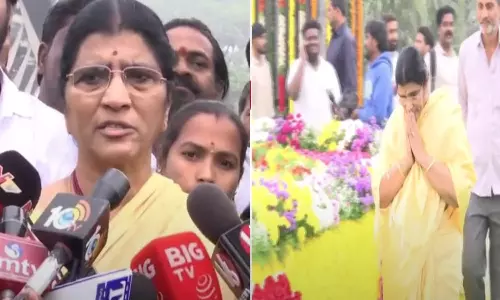 Lakshmi Parvathi Pays Tribute To NT Rama Rao At NTR Ghat