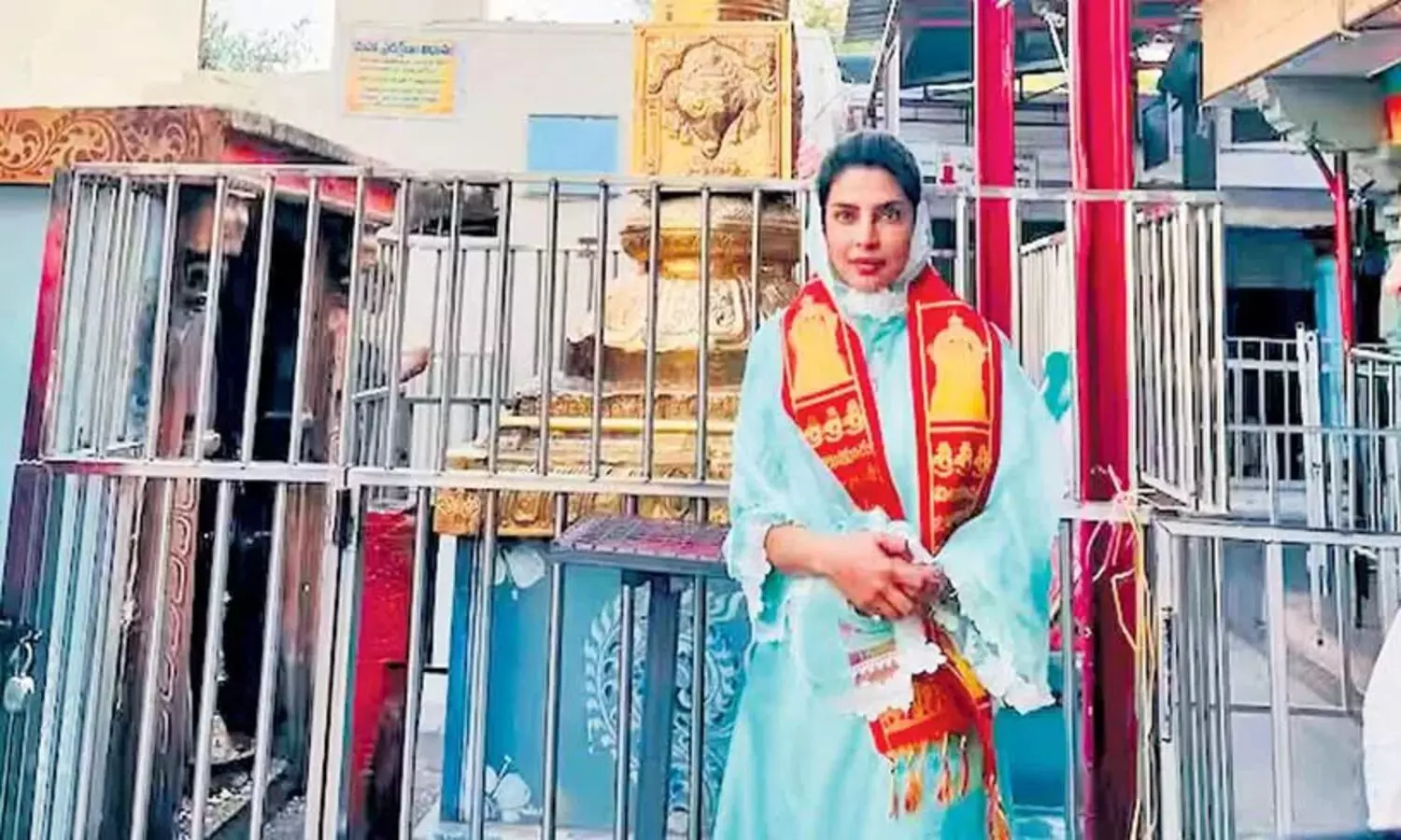 Priyanka Chopra: చిలుకూరు బాలాజీని దర్శించుకున్న ప్రియాంకా చోప్రా Priyanka Chopra: చిలుకూరు బాలాజీని దర్శించుకున్న ప్రియాంకా చోప్రా