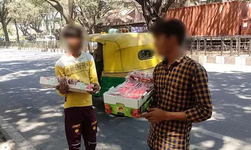 Here are the Dangers of Street vendor Fruits