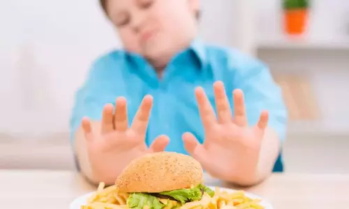 Lifestyle: పిల్లలకు జంక్‌ ఫుడ్‌ ఇస్తున్నారా? కంటి చూపు పోయే ప్రమాదం ఉంది జాగ్రత్త!!