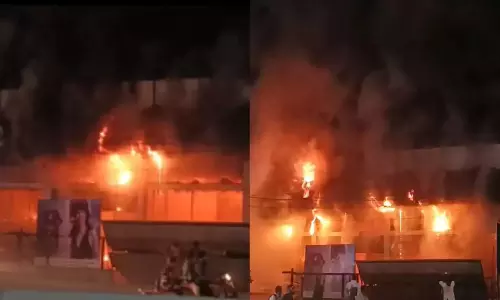 Fire Accident In Mahindra Showroom Kondapur