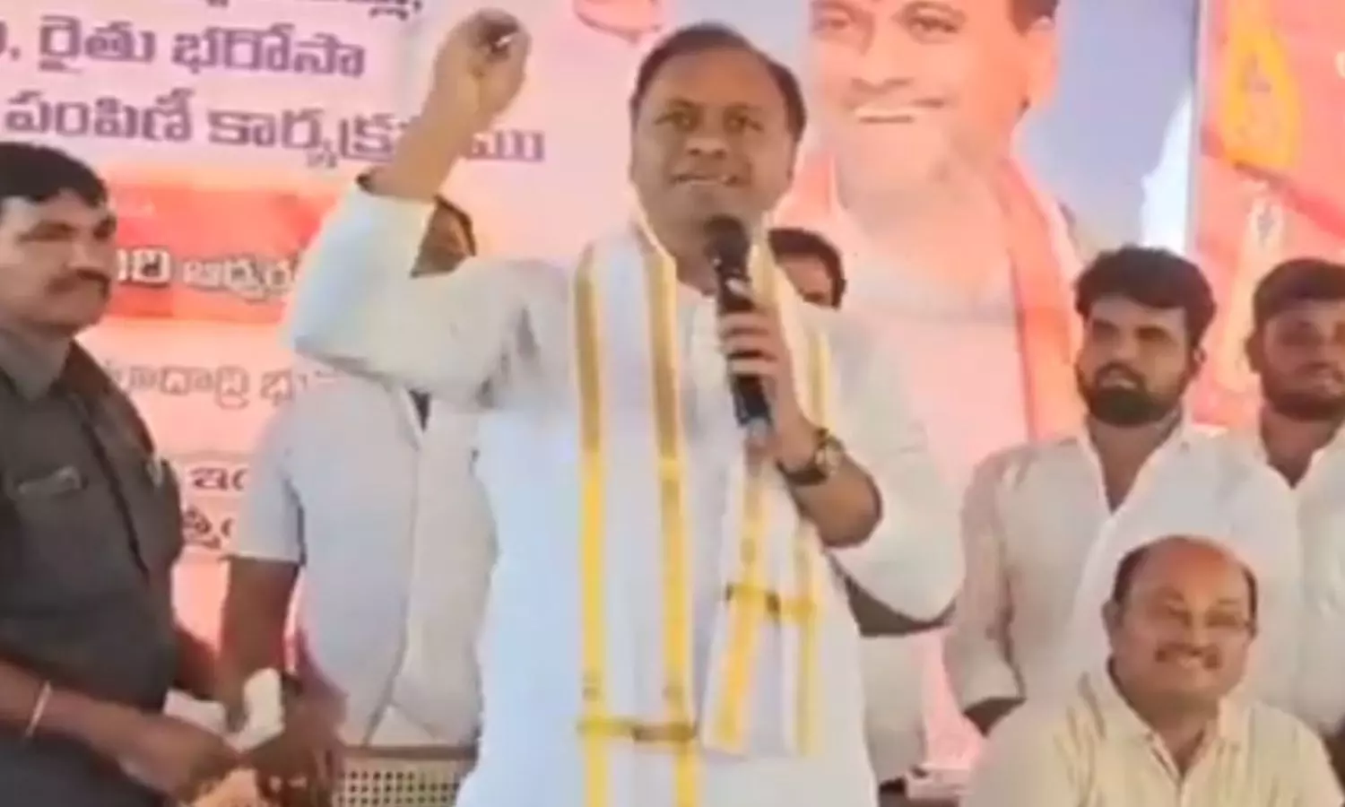 ప్రజలు కాంగ్రెస్ను అందుకే తిడుతున్నారు.. కోమటిరెడ్డి సంచలన వ్యాఖ్యలు ప్రజలు కాంగ్రెస్ను అందుకే తిడుతున్నారు.. కోమటిరెడ్డి సంచలన వ్యాఖ్యలు