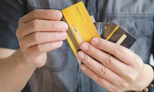 Credit Card Benefits: క్రెడిట్ కార్డులు వాడుతున్నారా ఈ ప్రయోజనాల గురించి తెలుసా? Credit Card Benefits: క్రెడిట్ కార్డులు వాడుతున్నారా ఈ ప్రయోజనాల గురించి తెలుసా?